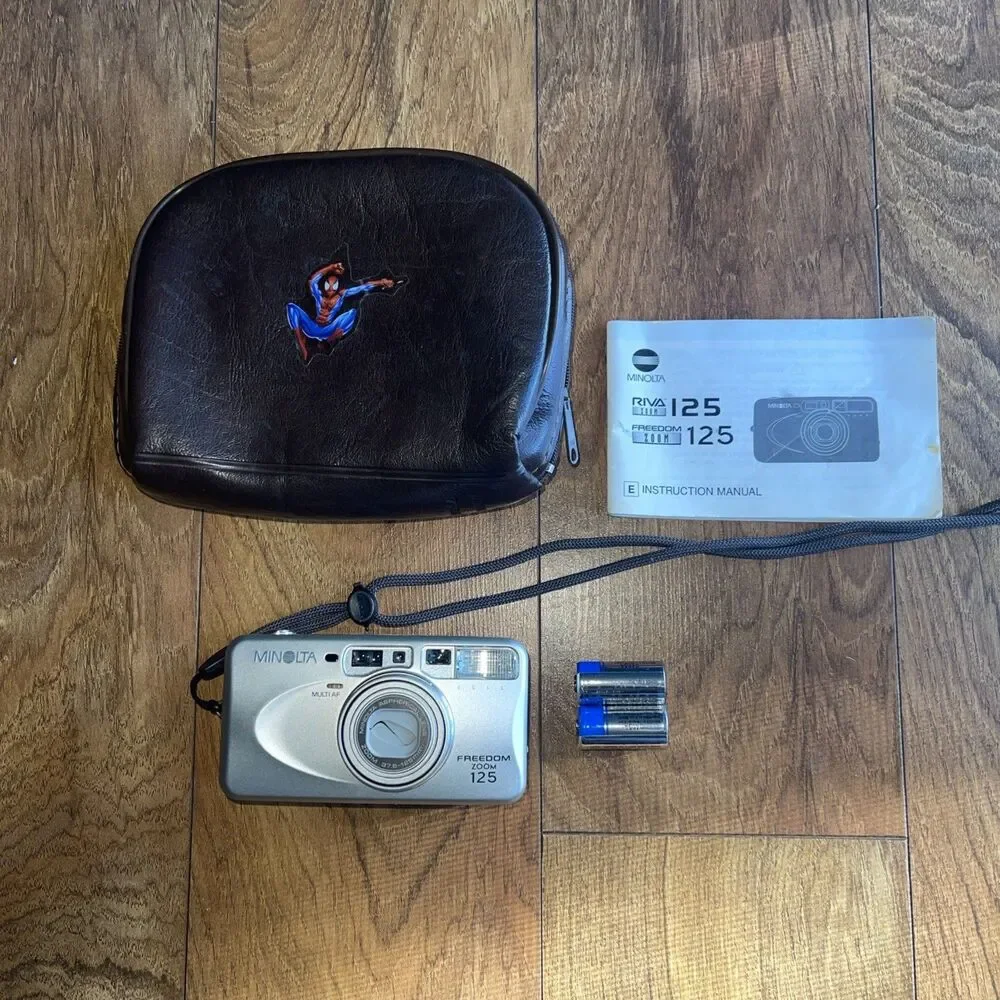 Minolta Freedom Zoom 125 Point-and-Shoot Camera 35mm W/Pouch & Manual WORKS